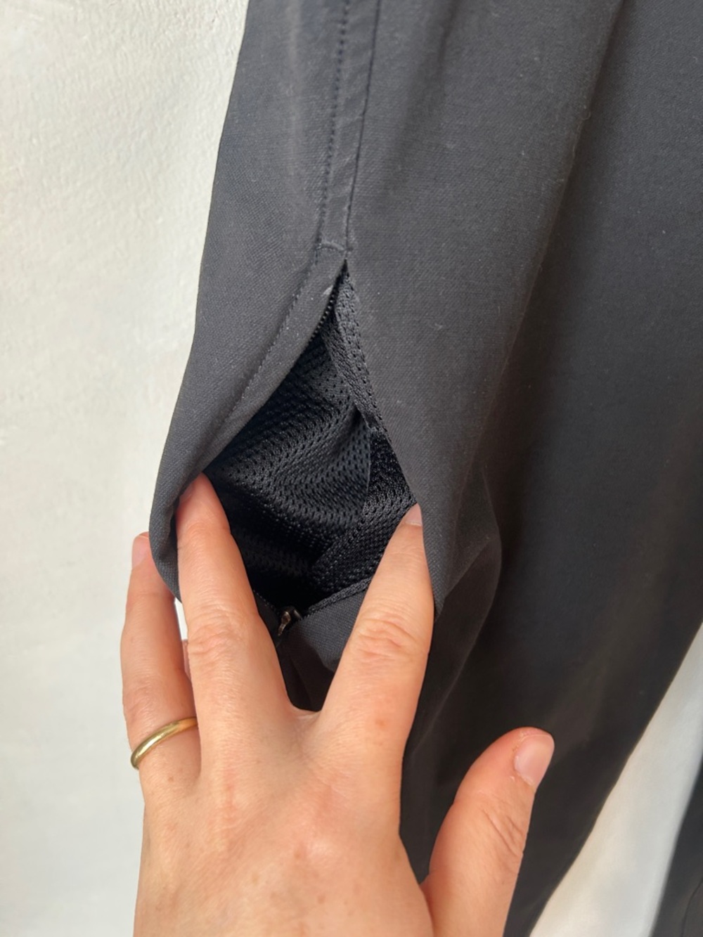 Arc’teryx Levon Casual Hiking Outdoor Pants Black Slim Straight sz 4 - Picture 4 of 9